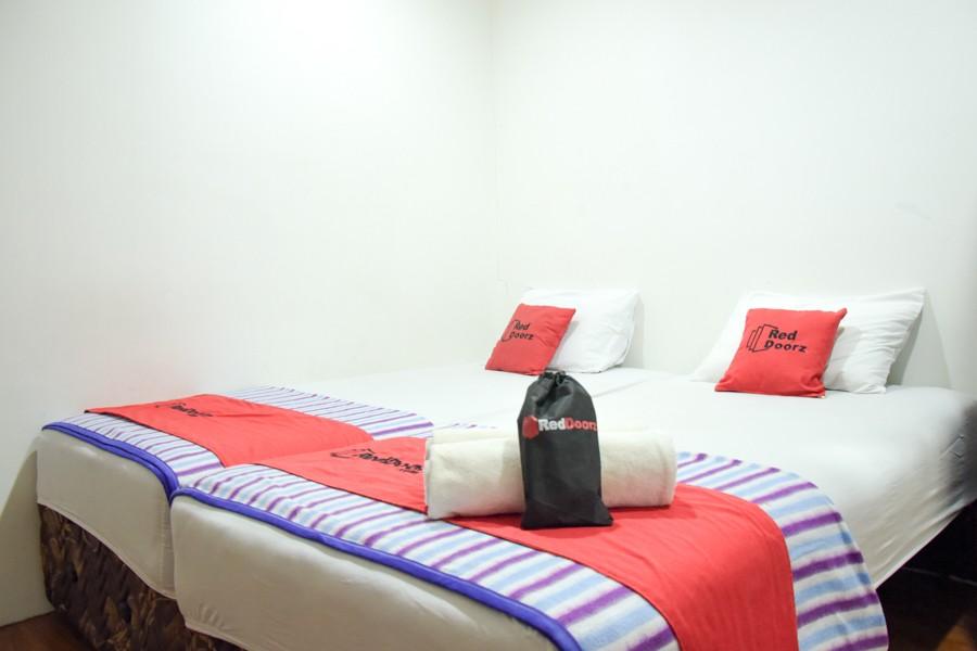 Rumah tetamu Reddoorz Near Plaza Indonesia 3*