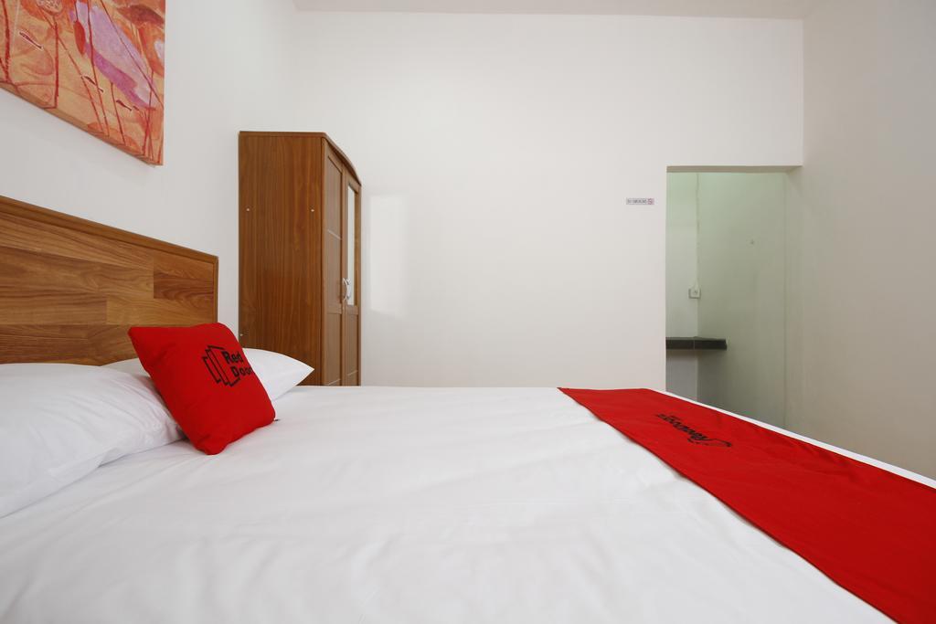 Rumah tetamu Reddoorz Near Plaza Indonesia 3*